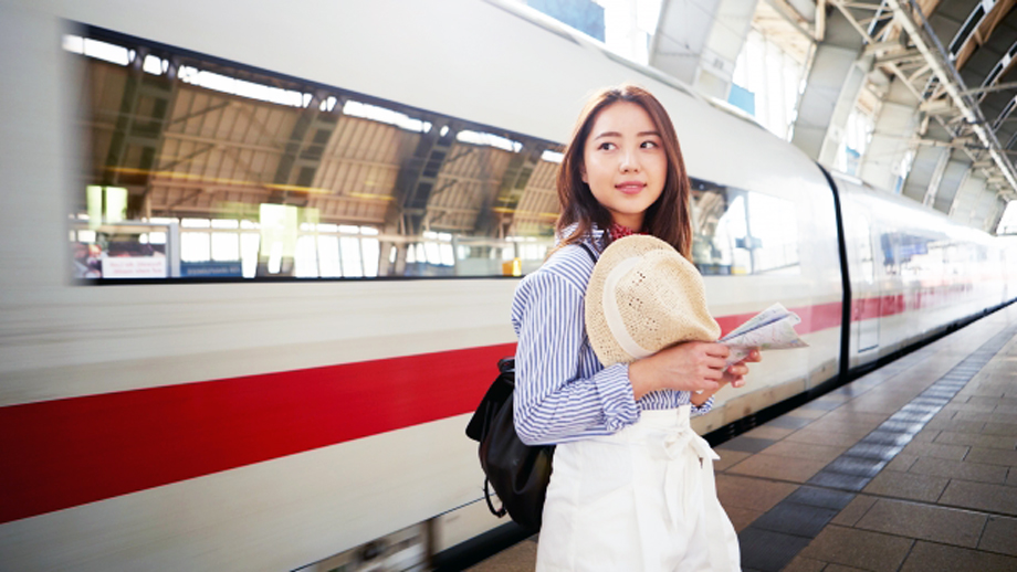 画像:乗る電車を間違えちゃったを英語で言うと?